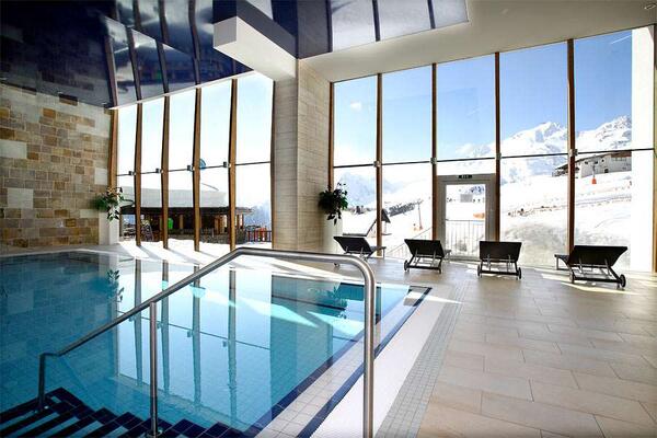 Wellnesshotel Edelweiss in Tirol wasser verdunstet in der schwimhalle